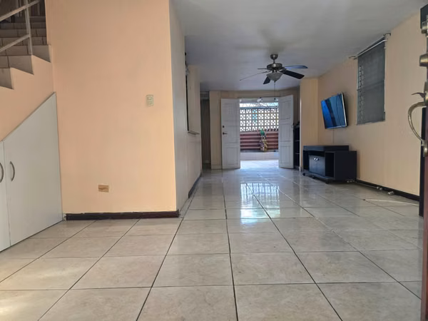 NC138 VENDO AMPLIA CASA  EN CONDADO DEL REY