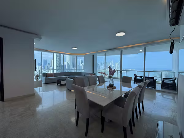 Alquilo Apartamento frente al mar en Avenida Balboa