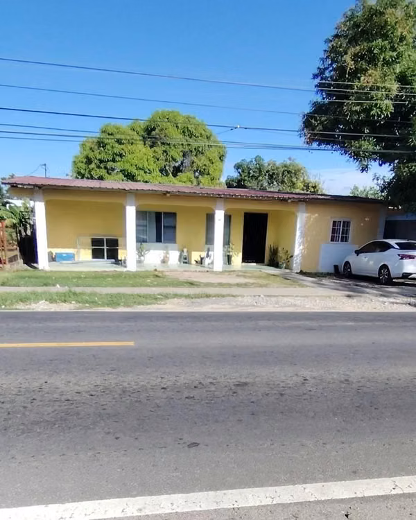 HERMOSA CASA EN MIRAFLORES DE PENONOMÉ