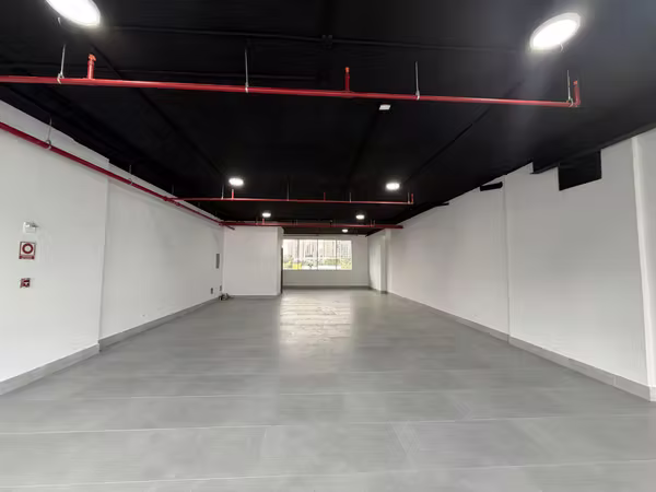 Oficina/ local en Via brasil, plaza comercial