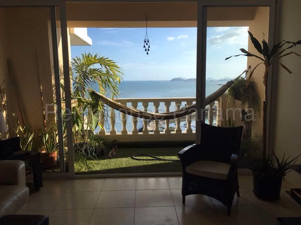 Se Vende Apartamento en Avenida Balboa VLU27-1800