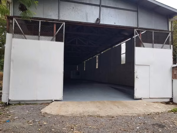 Se alquila Galera en parque lefevre