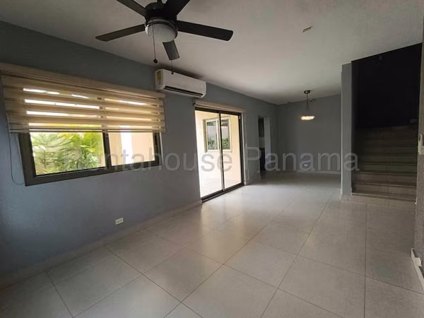 Venta de Casa con Línea blanca en Panama Pacifico Woodlands EC