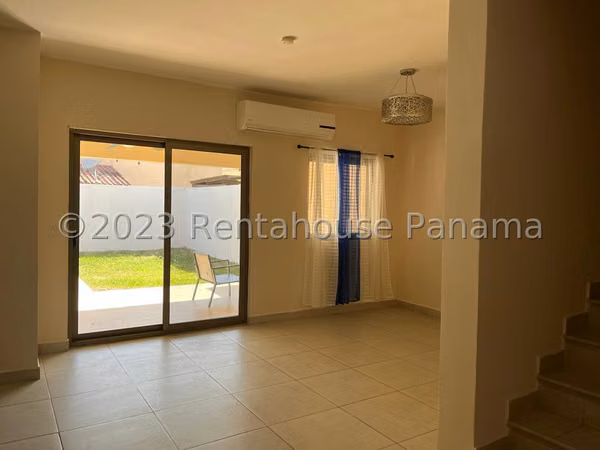 Venta de Casa con Línea blanca en Panama Pacifico Woodlands EC