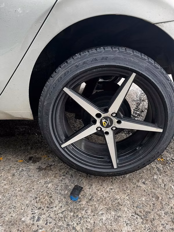 Rin 18 con las 4 llantas en buen estado nunca ha sido reparado