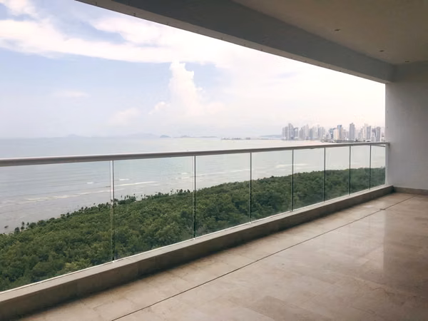 LUJOSO APARTAMENTO de 629 M² en COSTA DEL ESTE - FRENTE AL MAR