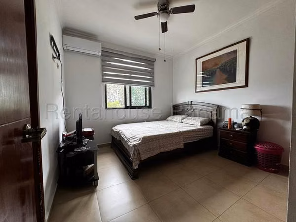 Venta de Casa Duplex en El Doral, calle costa sur