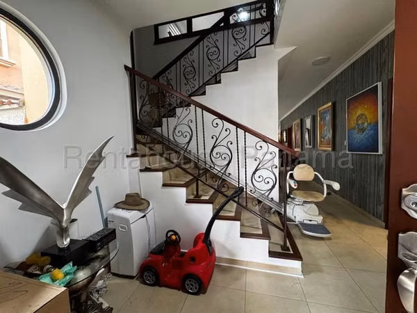 Venta de Casa Duplex en El Doral, calle costa sur
