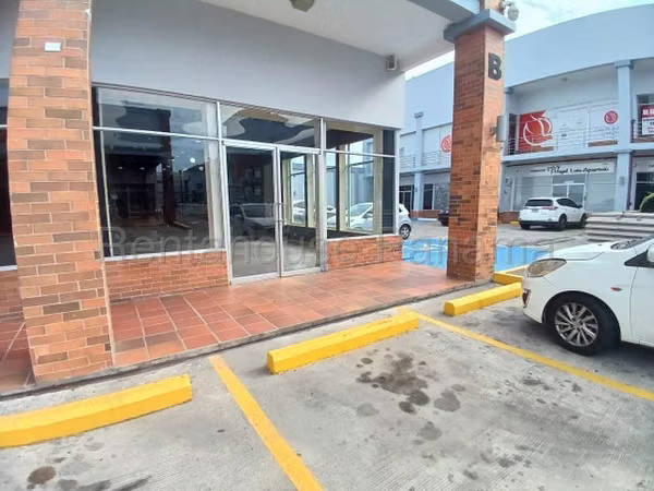 ALQUILER DE LOCAL COMERCIAL EN BRISAS DEL GOLF