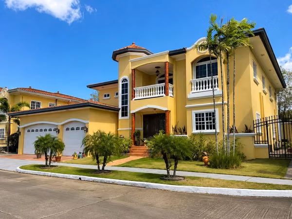 HOUSE FOR SALE IN CLAYTON, 762M2, FURNISHED, RAINFOREST VILLAGE MLD