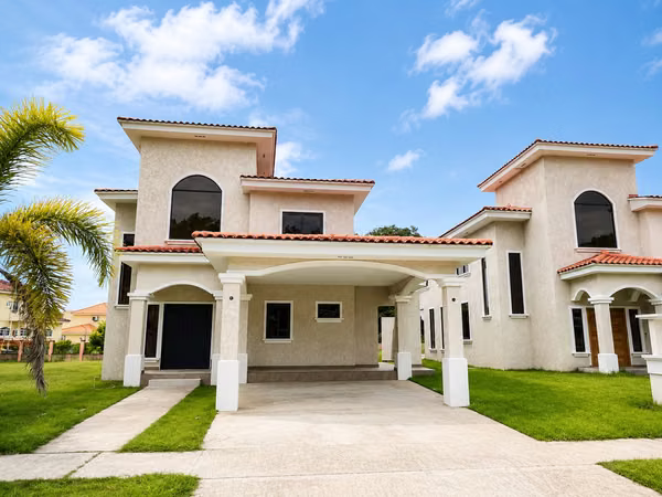 House for sale in Clayton, Clayton Village Residential, 352m² of construction and 529m² of land