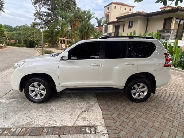 Vendo Toyota Land Cruiser Prado