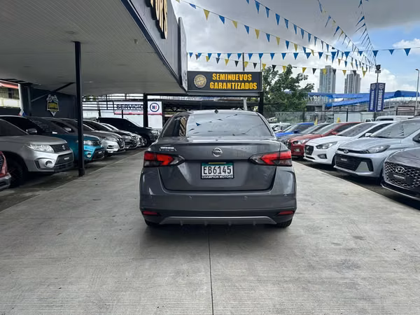 Nissan Versa 2022