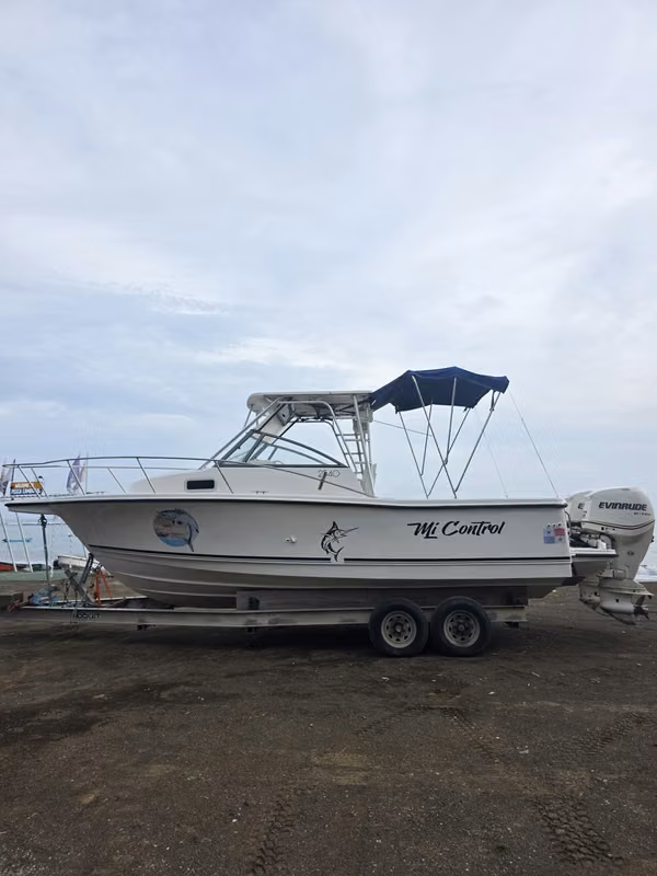 SE VENDE BOTE ROBALO 2524   UBICADO EN  CAMBUTAL/PANAMÁ