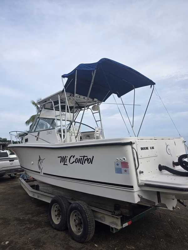 SE VENDE BOTE ROBALO 2524   UBICADO EN  CAMBUTAL/PANAMÁ