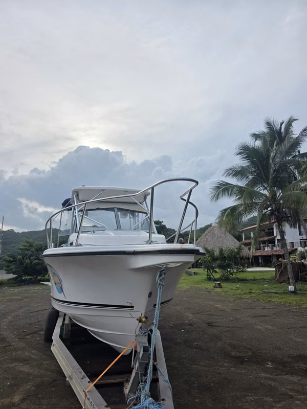 SE VENDE BOTE ROBALO 2524   UBICADO EN  CAMBUTAL/PANAMÁ