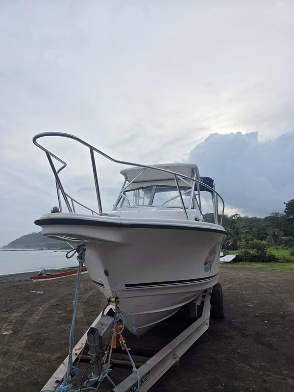 SE VENDE BOTE ROBALO 2524   UBICADO EN  CAMBUTAL/PANAMÁ