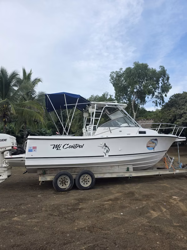 SE VENDE BOTE ROBALO 2524   UBICADO EN  CAMBUTAL/PANAMÁ