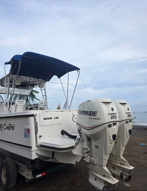 SE VENDE BOTE ROBALO 2524   UBICADO EN  CAMBUTAL/PANAMÁ