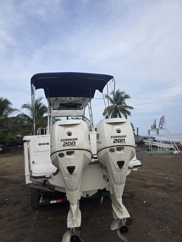 SE VENDE BOTE ROBALO 2524   UBICADO EN  CAMBUTAL/PANAMÁ