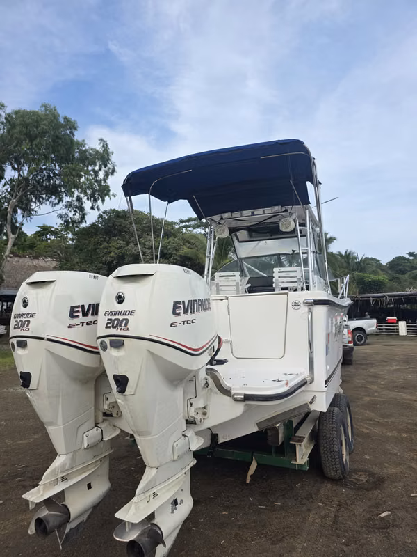 SE VENDE BOTE ROBALO 2524   UBICADO EN  CAMBUTAL/PANAMÁ