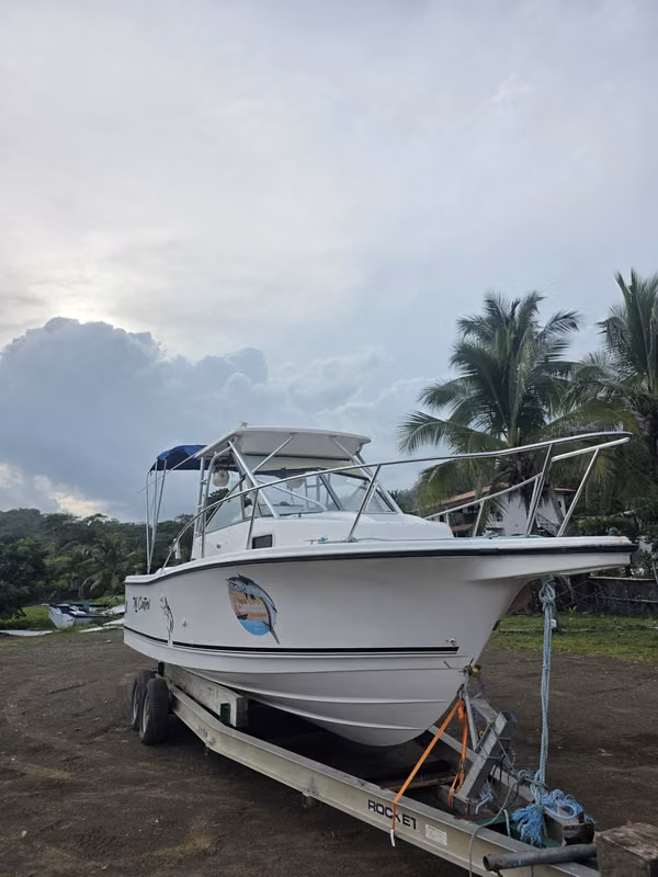 SE VENDE BOTE ROBALO 2524   UBICADO EN  CAMBUTAL/PANAMÁ