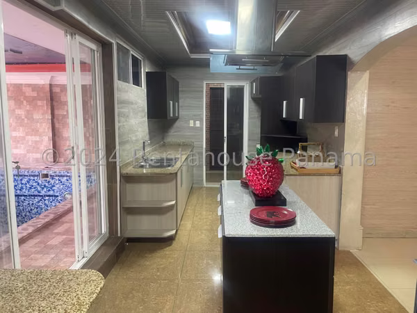 House for sale in Brisas del Golf KC