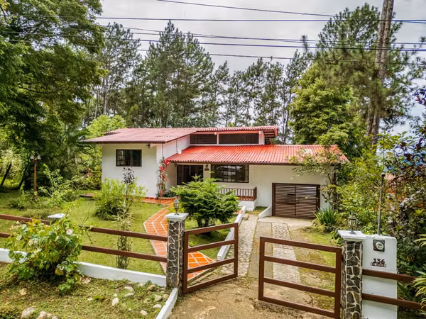 HOUSE FOR SALE IN CERRO AZUL, 1,581M2, LUXURIOUS, FURNISHED, CV