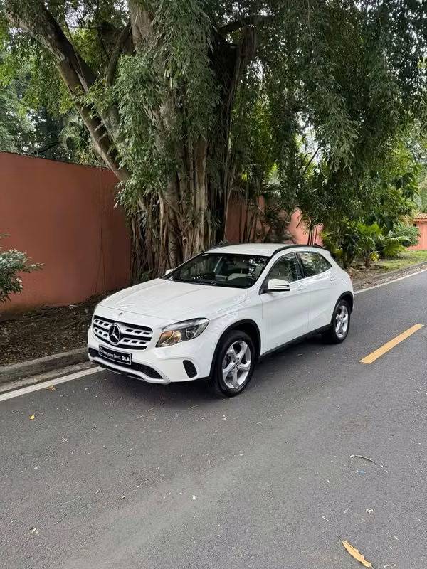 MERCEDES GLA $9,900