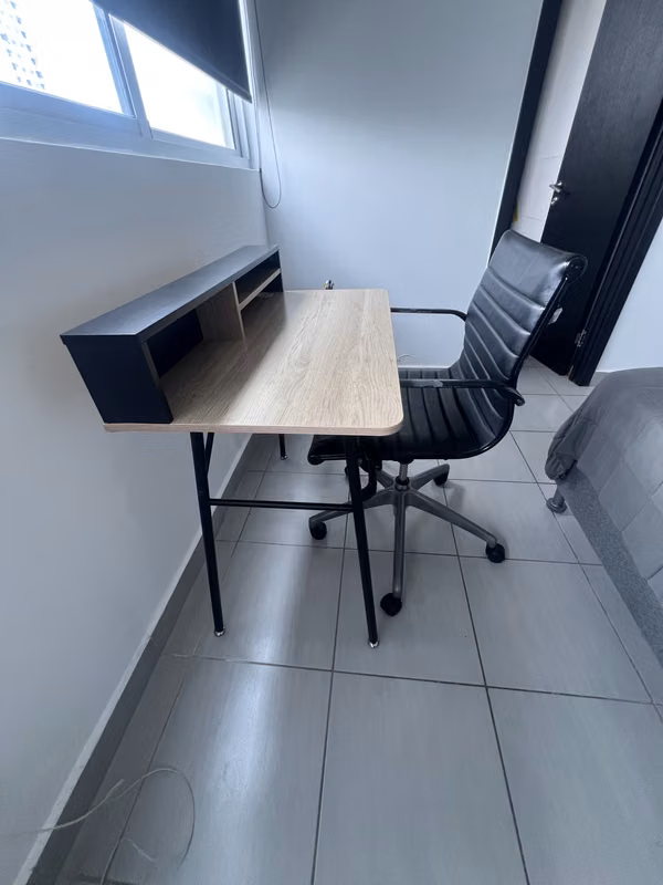 Remate, desk plus chair