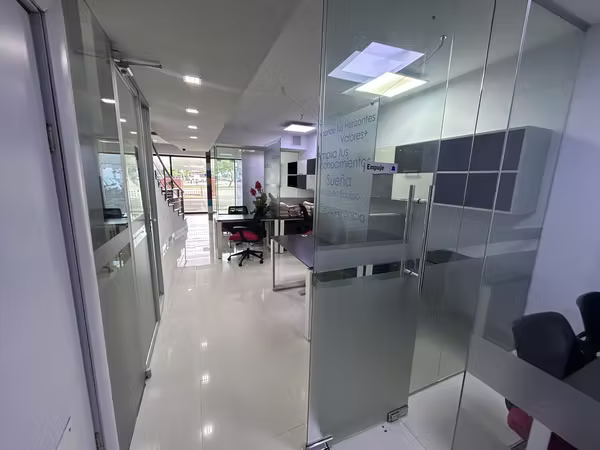 Local commercial rental / office on Tomba Muerto