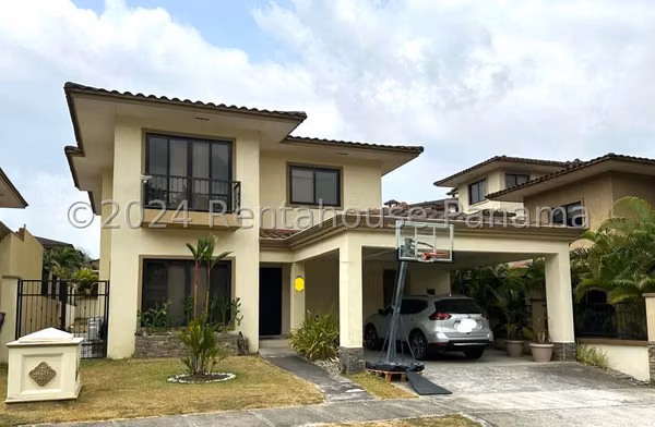 House for Sale in Clayton LC24-8806