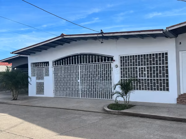  PROPIEDAD EN VENTA – LA CRESTA, 4 ALTOS, COLÓN