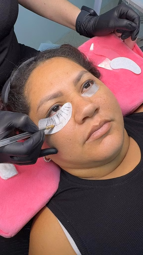 Micropigmentacion de cejas, pestañas y cuidado de pies