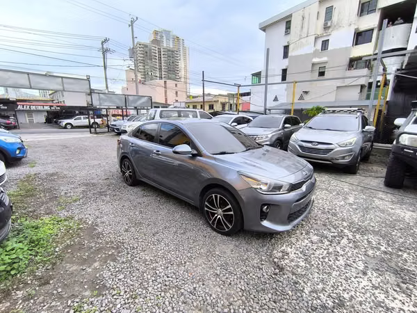 KIA RIO AÑO 2018 AUTOMATICO