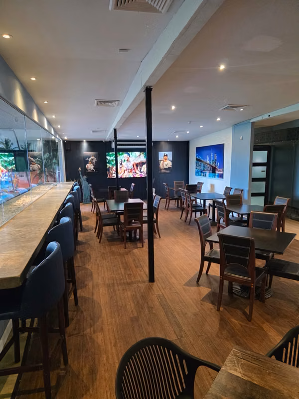RESTAURANT BARGAIN OBARRIO 450 MTS2 KEY IN HAND FURNITURE AND INVENTORY