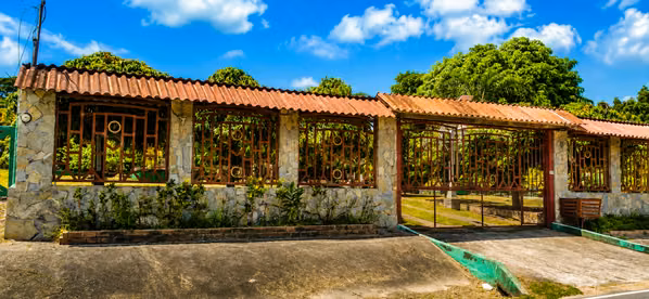 Venta de Lote de 1,000 m² con Casa en Las Lajas de Chame #26-4420