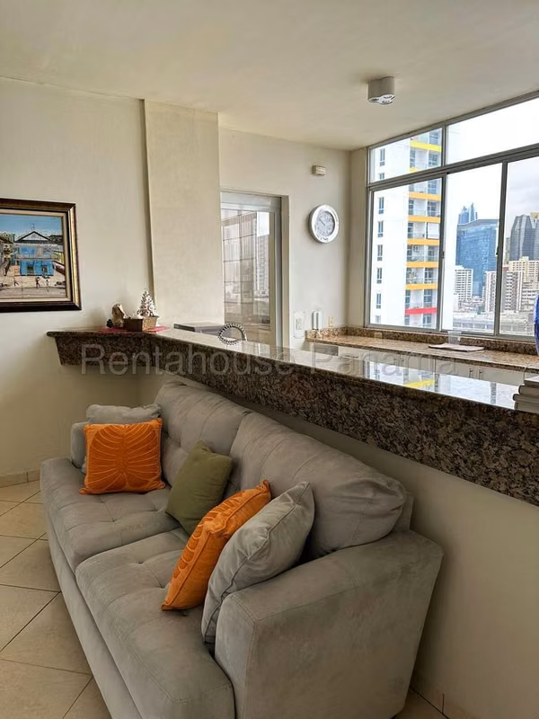 Sale of Exclusive Penthouse in El Carmen