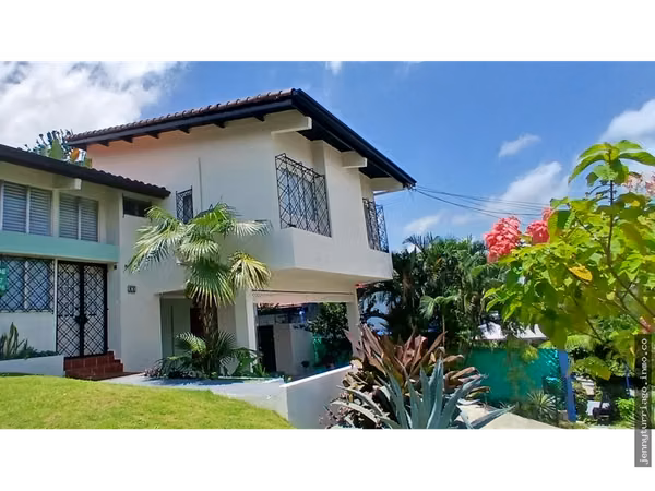 Remodeled house for sale in Betania, Panama City.