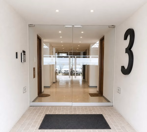 SPACIOUS APARTMENT FOR RENT $840 - 124; 3 BEDROOMS + BALCONY TERRACE - 124; ALTAVISTA TOWERS