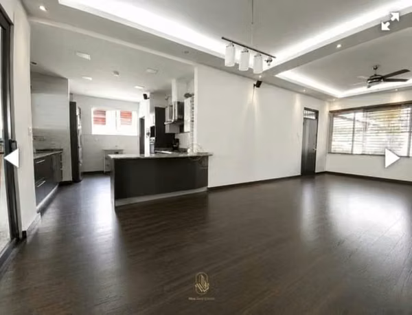 VILLA LUCRE / 3 RECÁMARAS / 3 BAÑOS / 4 PARKINGS / 600 M²