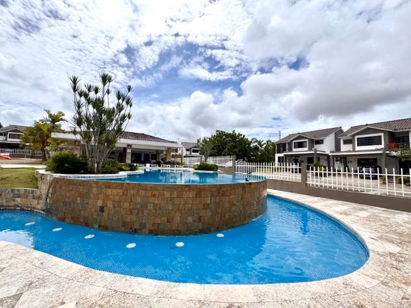 VENTA DE HERMOSA CASA REMODELADA Y AMUEBLADA | PH OLYMPUS, PASEO DEL NORTE