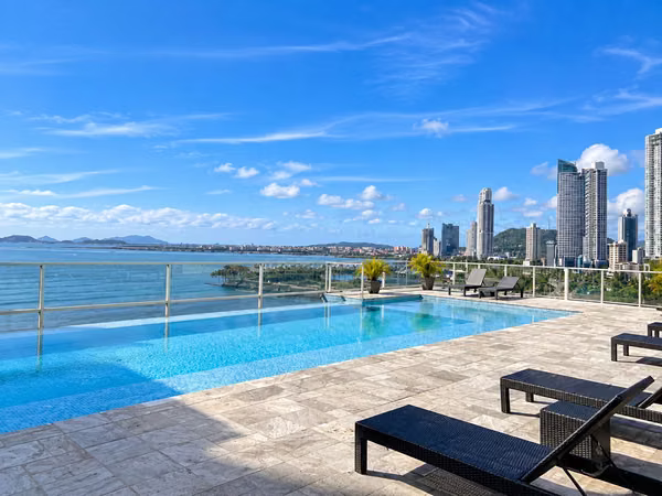 FURNISHED APARTMENT IN AV BALBOA 3 REC 271M IN FRONT OF THE WATERS SEA