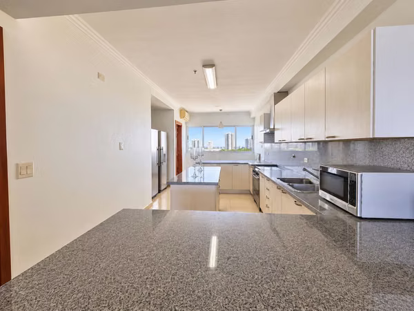FURNISHED APARTMENT IN AV BALBOA 3 REC 271M IN FRONT OF THE WATERS SEA