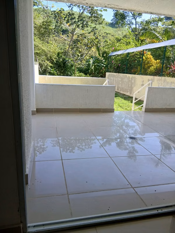 Alquiler negociable, apartamento con bello jardín, de 2 habitaciones en Altamira Gardens