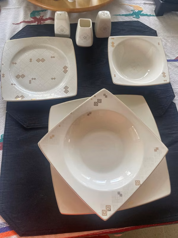 Luxurious Karaca Dinnerware Set from Türkiye – 12 Place Settings
