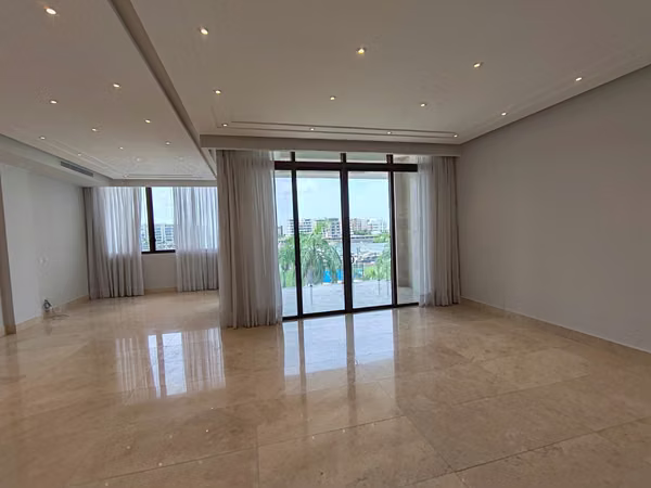 Apartment in Dos Mares, spacious with 4 bedrooms and 4 parking spaces