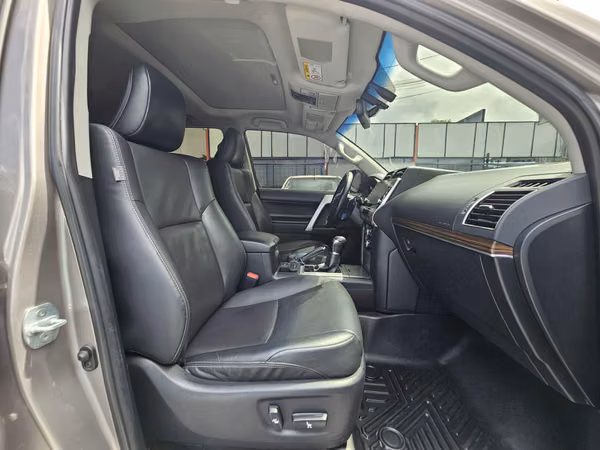 Toyota Land Cruiser Prado VX Plus