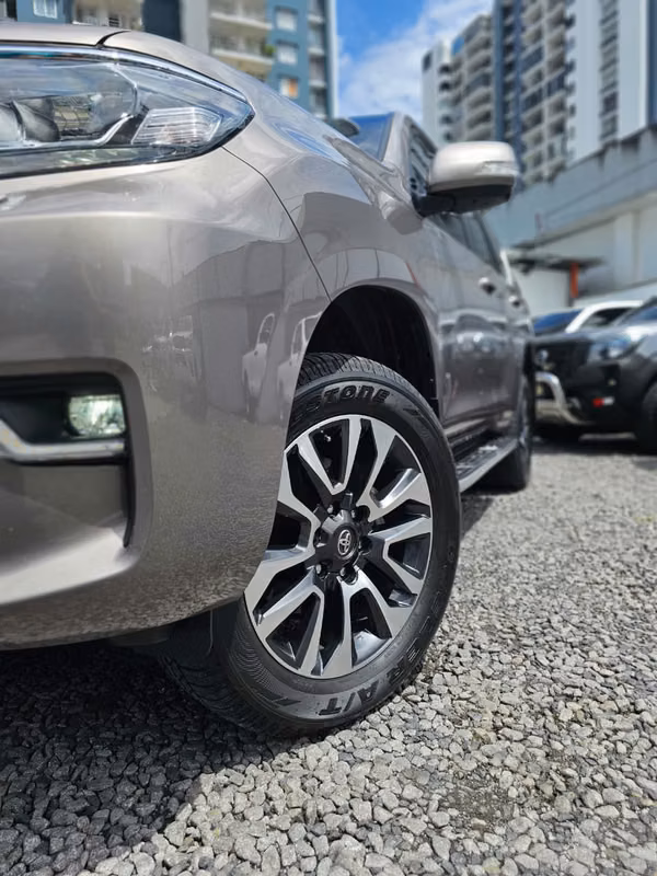 Toyota Land Cruiser Prado VX Plus