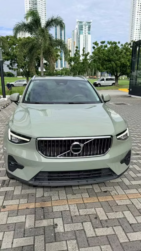 Volvo XC40 MILD HYBRID B4 EDICION PLUS 2023 COMO NUEVO